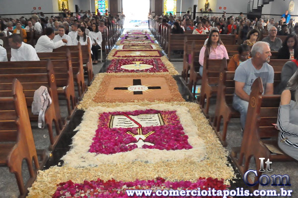 SANTA MISSA E PROCISSAO DE CORPUS CHRISTI